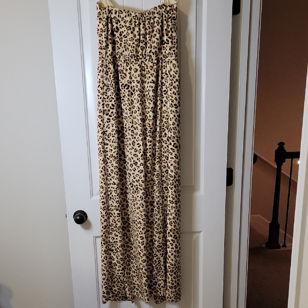 Chic Strapless Leopard Dress - Picture 3 of 4